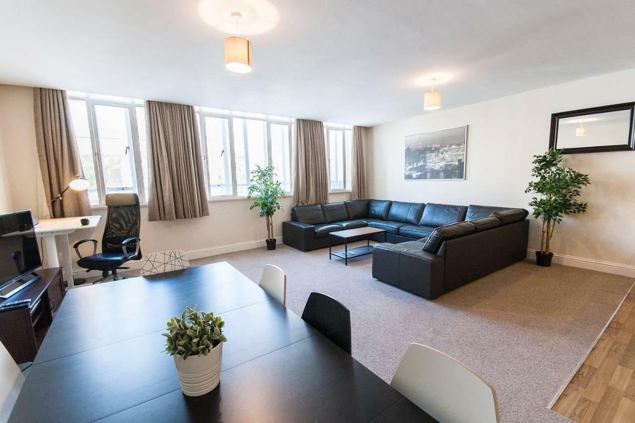 The Broadmead Forest - Spacious City Centre 3Bdr Apartment บริสตอล ภายนอก รูปภาพ