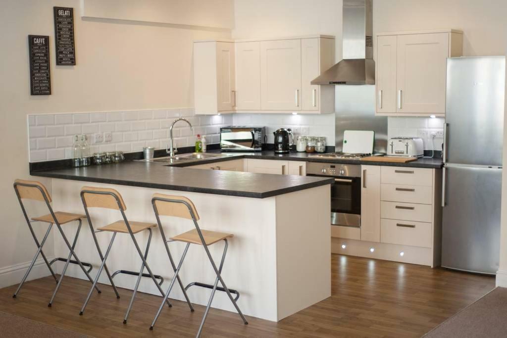 The Broadmead Forest - Spacious City Centre 3Bdr Apartment บริสตอล ภายนอก รูปภาพ