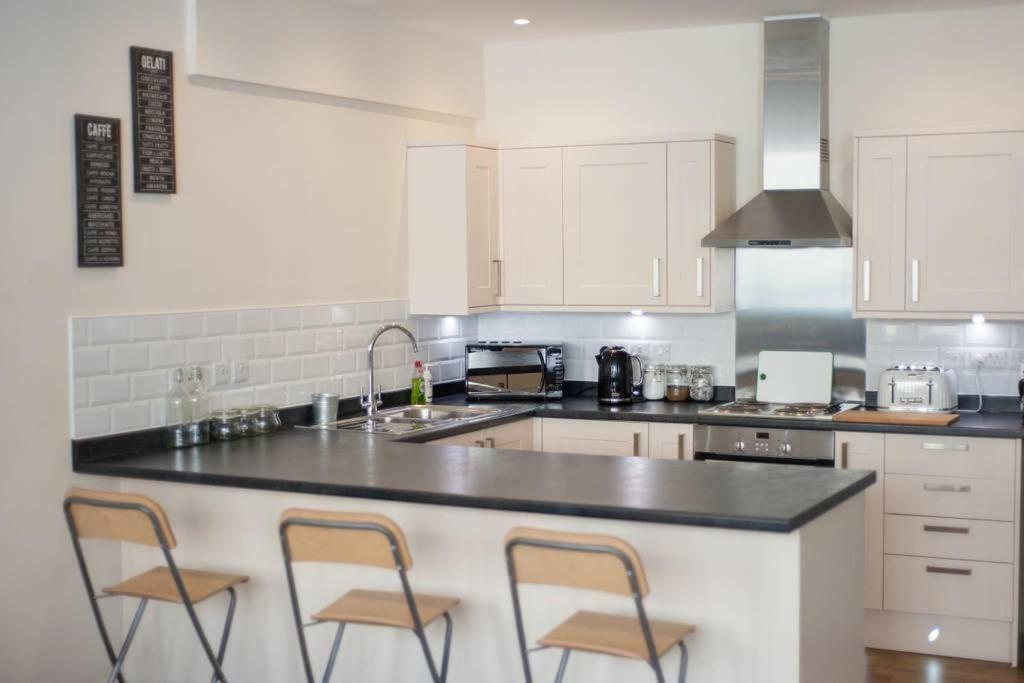 The Broadmead Forest - Spacious City Centre 3Bdr Apartment บริสตอล ภายนอก รูปภาพ