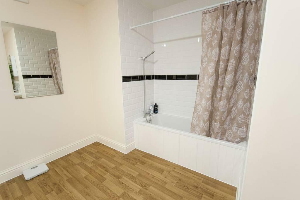 The Broadmead Forest - Spacious City Centre 3Bdr Apartment บริสตอล ภายนอก รูปภาพ