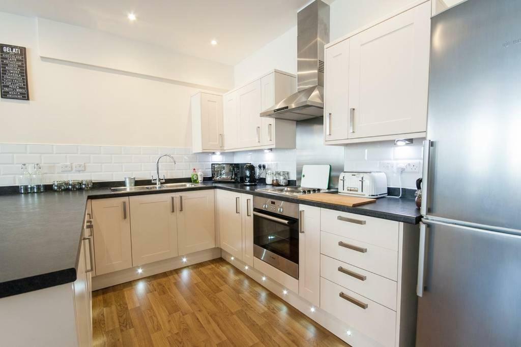 The Broadmead Forest - Spacious City Centre 3Bdr Apartment บริสตอล ภายนอก รูปภาพ