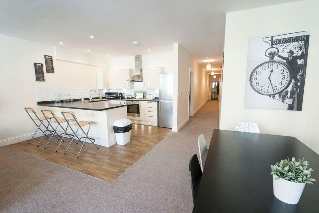 The Broadmead Forest - Spacious City Centre 3Bdr Apartment บริสตอล ภายนอก รูปภาพ